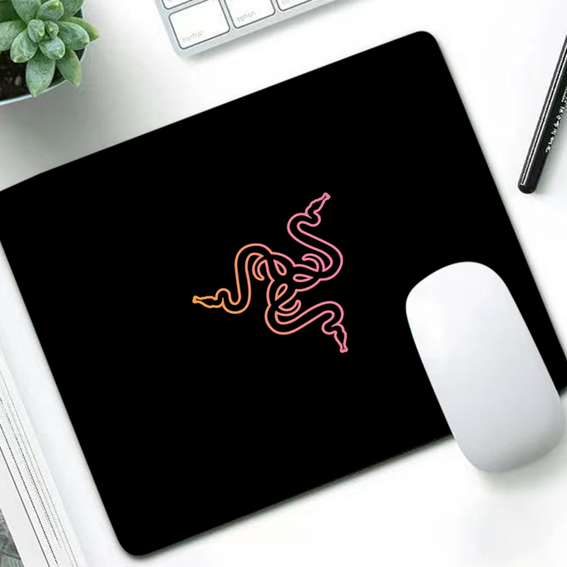 Razer Luxury Mouse Pad Anime G - đánh giá và giá Desk Setup Accessories