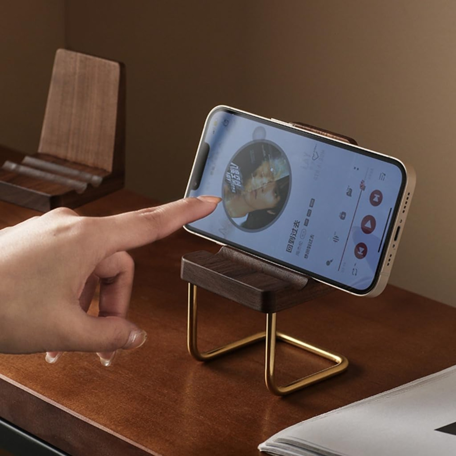 Wooden Phone Stand Walnut Desk - đánh giá và giá Desk Setup Natural